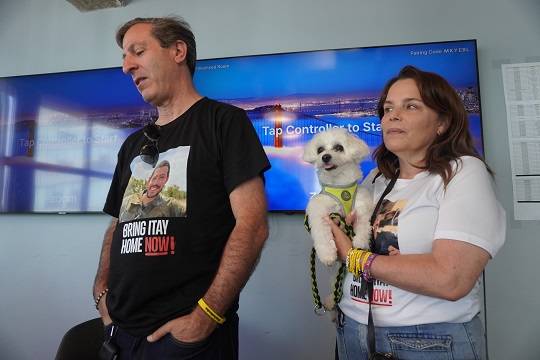 (사진- 이스라엘군 인질 이타이 첸의 아버지 루비 첸(왼쪽)과 어머니 하깃 첸 (오른쪽))