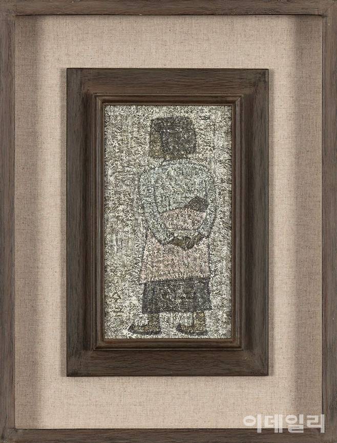 액자에 든 박수근의 ‘아기 업은 소녀’(1964, 29.3×16.1㎝). 아기 업은 소녀는 화백이 즐겨 그린 소재다. 거칠한 질감, 순박한 화면 속 형상은 지극히 단순하지만 강렬한 존재감을 입고 있다. 케이옥션 ‘5월 경매’에 나선다(사진=케이옥션).