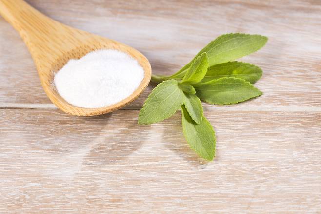 스테비아 천연 감미료는 설탕보다 200배 정도 달지만 혈당 수치를 높이지 않아 당뇨병이 있어도 섭취할 수 있는 식품이다. [사진=게티이미지뱅크]