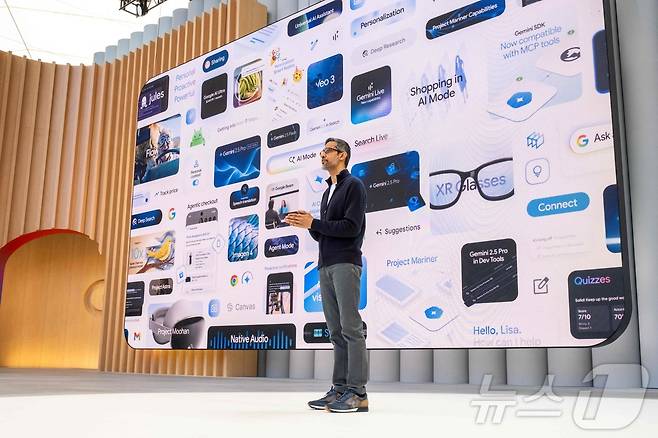 순다르 피차이 구글 CEO가 발표하고 있다. ⓒ AFP=뉴스1