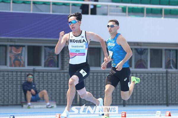경북 구미시민운동장에서 열린 '2025 구미아시아육상선수권대회' 남자 400m 예선에 출전한 주승균(구미시청). 사진┃강명호 기자