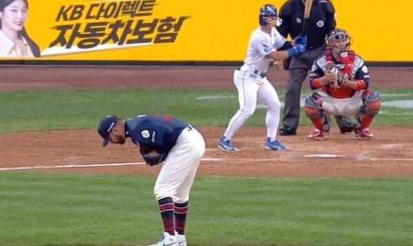 1루 방향으로 몸을 깊게 숙이는 감보아의 투구 동작. ⓒ스포티비