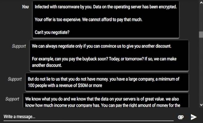 해커가 만든 다크웹상 홈페이지에서 협상팀이 채팅을 통해 랜섬(몸값)을 깎는 모습. 해커가 요구한 몸값은 약 15비트코인(당시 5억6000만원)이었지만 협상 결과 처음 몸값의 60% 수준인 약 9비트코인(당시 3억4000만원)까지 낮췄다. (사진=피해기업 제공)