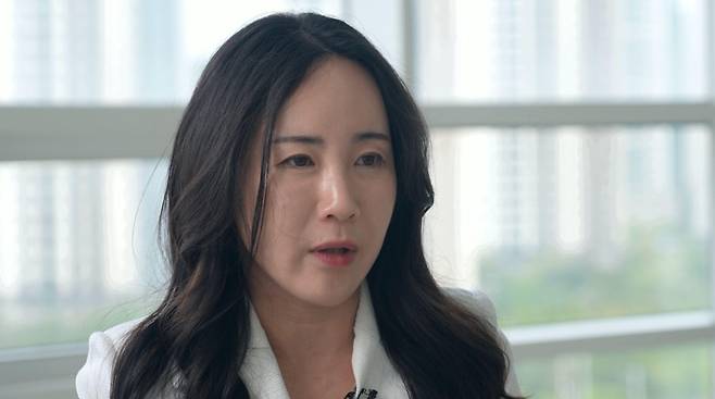 권하연 컨설턴트는 컨설팅 시작 전 각 분야의 전문가들이 모여 정치인에 대한 이미지 분석 작업에 먼저 돌입한다고 설명했다