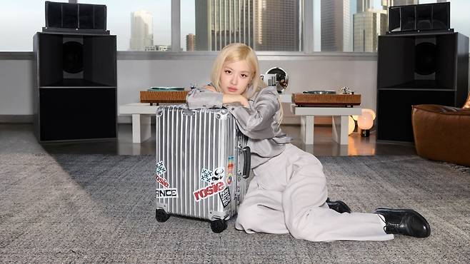 리모와 '네버 스틸' 캠페인 5에 나선 로제./리모와