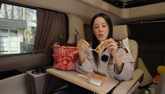 유튜브 〈Umazing 엄정화 TV〉