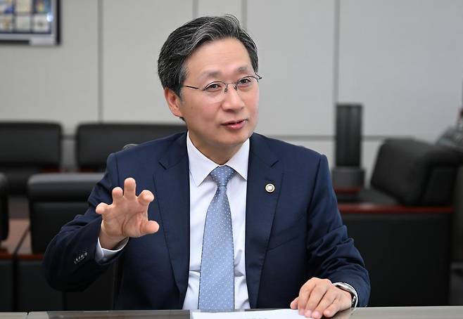 윤영빈 우주항공청장이 개청 1주년을 앞두고 22일 경남 사천시 우주항공청사에서 동아일보와 인터뷰하고 있다.
우주항공청 제공