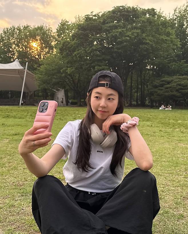 SaveVid.Net_500756482_18352094083156052_2221147428146333310_n.jpg 안소희 인스타 업로드