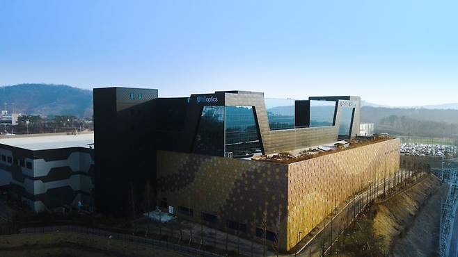 필옵틱스 사옥 전경. 필옵틱스 제공