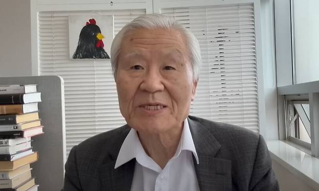 조갑제 조갑제닷컴 대표가 21일 윤석열 전 대통령의 부정선거 영화 관람을 비판하고 있다. 조갑제티브이 갈무리