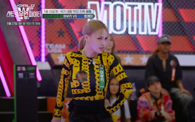 '월드 오브 스트릿 우먼 파이터' 첫 방송에서 일본 댄서 이부키가 한국 댄서 립제이와 배틀을 하고 있다. 유튜브 캡처