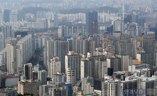서울 여의도에서 바라본 시내 아파트 단지 모습. 사진=김범준 기자