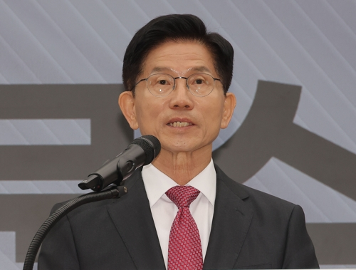 김문수 국민의힘 대선 후보가 27일 서울 여의도 국민의힘 중앙당사에서 국토 발전 관련 공약발표 기자회견을 하고 있다. [사진 출처 = 연합뉴스]