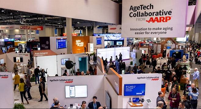 미국 에이지테크관련 벤처기업을 발굴·지원 및 육성하는 비영리법인 AARP가 2025년 미국 CES에 마련한 '에이지테크 컬래버레이티브' 부스.