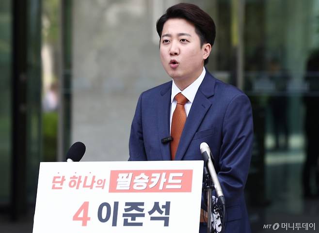 이준석 개혁신당 대통령 후보가 27일 오후 서울 여의도 국회 소통관 앞에서 긴급 기자회견을 하고 있다. 2025.5.27/사진=뉴스1 /사진=(서울=뉴스1) 김민지 기자