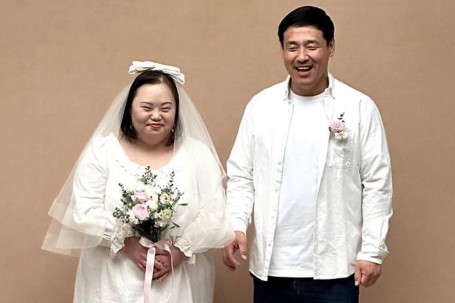 작가 겸 배우 정은혜와 그의 남편 조영남 씨. /사진=정은혜 인스타그램
