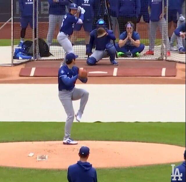 라이브피칭에서 김혜성을 상대하는 오타니 쇼헤이./LA 다저스 SNS