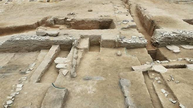 [서울=뉴시스] 부여 부소산성 17차 발굴조사에서 확인된 와적축대 출입시설 (사진=국가유산청 제공) 2025.05.27. photo@newsis.com *재판매 및 DB 금지