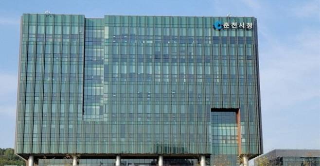 [춘천=뉴시스] 27ㅣ27일춘천시는 신혼부부의 주거비 부담을 덜고 안정적인 정착을 돕기 위해 전·월세 대출이자 지원 사업을 본격 추진한다 고 밝혔다. 춘천시 제공. *재판매 및 DB 금지