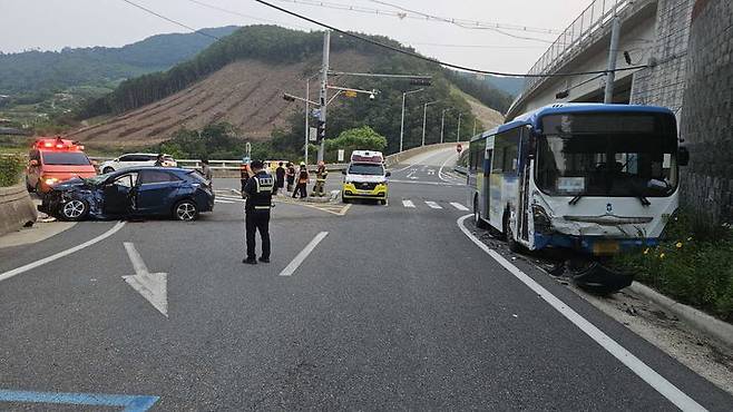 옥천 삼거리 교통사고(사진=옥천소방서 제공) *재판매 및 DB 금지