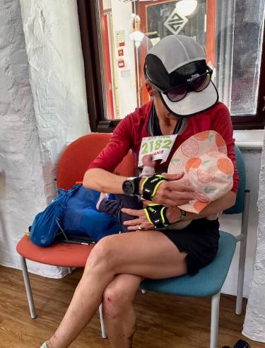 케이스가 경기 중 모유 수유하는 모습 [스테파니 케이스 SNS]