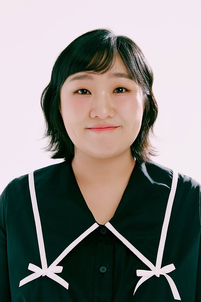 2008년 SBS 10기 공채 코미디언으로 데뷔한 이수지는 2012년 KBS 27기 공채 코미디언으로 합격해 '개그콘서트'에 출연하게 되면서 얼굴을 널리 알렸다. 씨피엔터테인먼트 제공