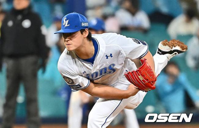 [OSEN=대구, 이석우 기자] 24일 대구삼성라이온즈파크에서 2025 신한 SOL 뱅크 KBO 리그 삼성 라이온즈와 KIA 타이거즈의 경기가 열렸다. 홈팀 삼성은 이승현이, 방문팀 KIA는 김도현이 선발 출전했다. 삼성 라이온즈 이호성이 역투하고 있다. 2025.05.24 / foto0307@osen.co.kr