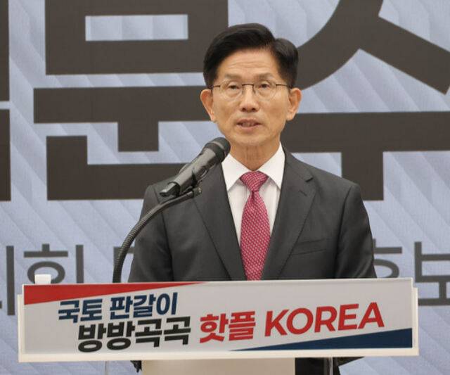 국민의힘 김문수 대선후보가 27일 서울 중앙당사에서 국토발전 관련 공약을 발표하고 있다. 뉴스1&nbsp;