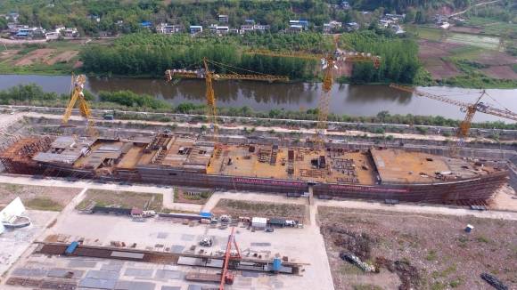 중국 쓰촨성 다잉현에서 지난 2015년 착공한 복합 관광 테마파크 ‘복제 타이타닉호’의 2020년 모습. 자료 : 소후닷컴