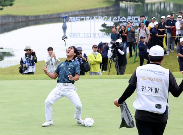 지난해 대회에서 우승 확정 후 환호하고 있는 전가람. 사진 제공=KPGA