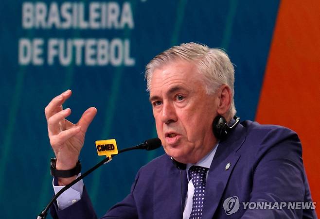 첫 기자회견에 나선 브라질 축구대표팀의 카를로 안첼로티 감독 [로이터=연합뉴스]