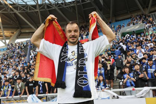 지난 25일 인천축구전용경기장에서 열린 K리그2 13라운드 인천과 전남의 경기에서 통산 99호골과 100호골을 기록하며 팀의 2-0 승리를 이끈 무고사가 경기 후 승리 세리머니를 하고 있다. 2025.5.25 /한국프로축구연맹 제공