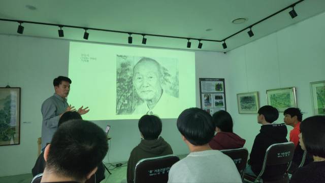 거제 동부중학교 학생들이 찾은 양달석 미술관.