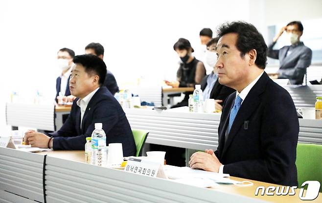 오영훈 제주도지사와 이낙연 새미래민주당 상임고문(자료사진)/ News1