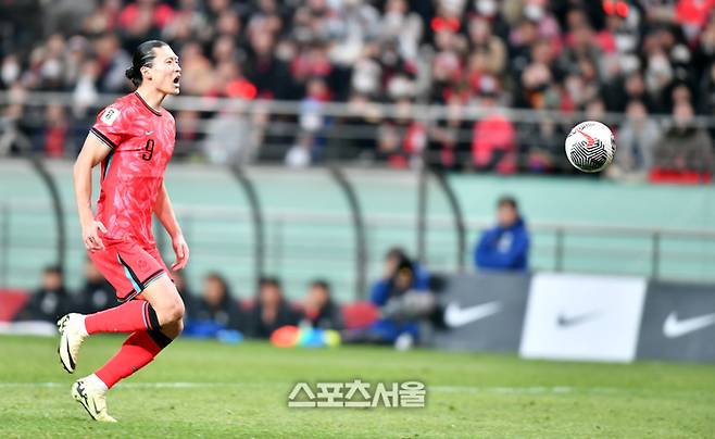 조규성이 21일 서울월드컵경기장에서 열린 2026 제23회 FIFA 북중미월드컵 아시아 예선 2라운드 C조 3차전 대한민국과 태국의 경기에서 볼티치에 실패하며 아쉬워하고 있다 . 2024.03.21상암 | 강영조기자 kanjo@sportsseoul.com