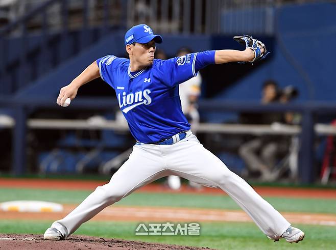 삼성 김재윤이 21일 고척스카이돔에서 열린 2025 KBO리그 키움과 경기 7회말 등판해 힘차게 공을 던지고 있다. 고척 | 박진업 기자 upandup@sportsseoul.com