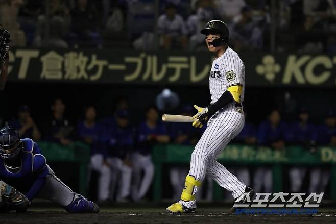 한신은 27일 요코하마전에서 연장 11회 끝내기 ��을 거뒀다. 무사 만루에서 모리시타가 볼넷으로 시즌 33번째 타점을 올렸다. 사진캡쳐=한신 타이거즈 SNS