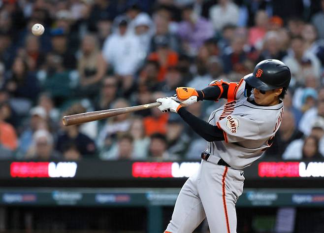 이정후가 9회초 마지막 타석에서 좌측으로 플라이를 치고 있다. AFP연합뉴스