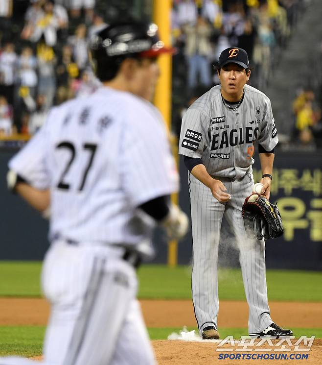 28일 잠실구장에서 열린 LG 트윈스와 한화 이글스의 경기. 11회말 1사 LG 박동원에게 솔로포를 허용한 한화 박상원이 아쉬워하고 있다. 잠실=박재만 기자 pjm@sportschosun.com/2025.05.28/