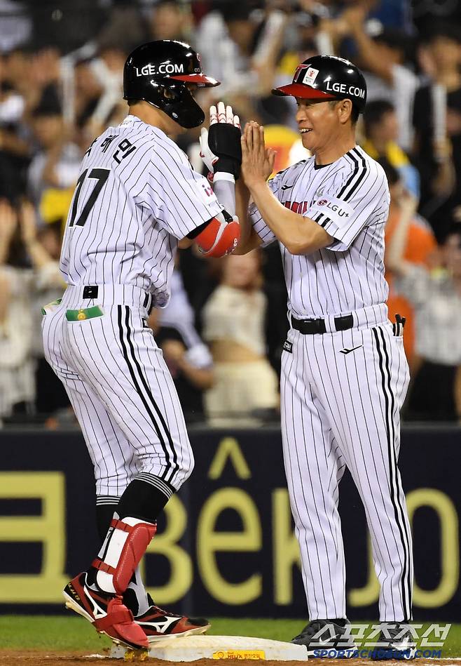 28일 잠실구장에서 열린 LG 트윈스와 한화 이글스의 경기. 7회말 2사 2,3루 LG 박해민이 동점 적시타를 날린 뒤 환호하고 있다. 잠실=박재만 기자 pjm@sportschosun.com/2025.05.28/