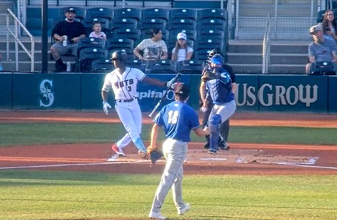 LA 다저스 싱글A 란초 쿠카몽가 장현석이 28일(한국시각) 모데스토와의 원정경기에서 1회말 펠닌 펠레스텐을 헛스윙 삼진으로 잡아내고 이닝을 마무리하고 있다. 사진=MiLB.TV 캡처