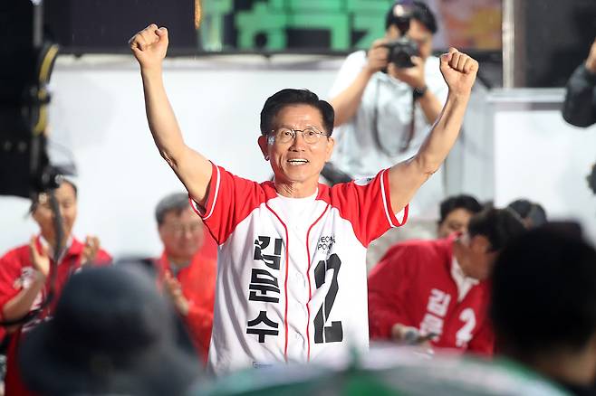 김문수 국민의힘 대통령 후보가 28일 오후 대구 중구 동성로를 찾아 지지를 호소하고 있다. 2025.5.28/뉴스1