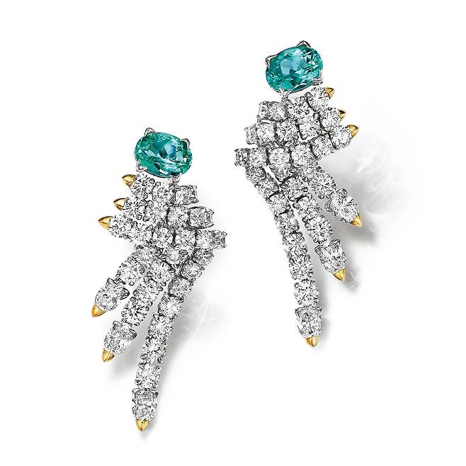 18K 화이트골드 & 옐로골드, 다이아몬드를 세팅한 웨이브 투르말린 이어링.