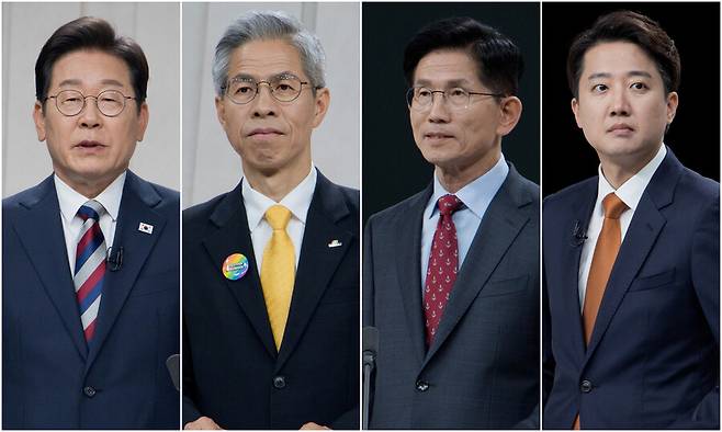 이재명 더불어민주당(왼쪽부터), 권영국 민주노동당, 김문수 국민의힘, 이준석 개혁신당 대통령 후보가 제21대 대통령 선거를 일주일 앞둔 27일 저녁 서울 상암동 문화방송(MBC)에서 열린 대통령 후보자 초청 3차 토론회 시작에 앞서 준비를 하고 있다. 국회사진기자단