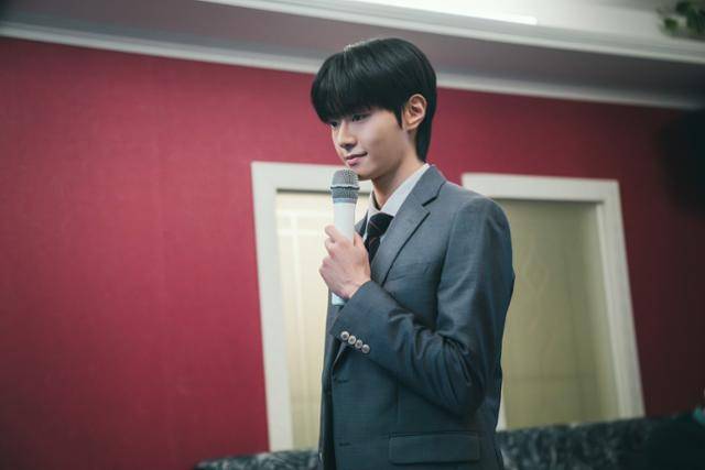 성승하는 '그놈은 흑염룡'에서 MZ 인턴 캐릭터를 연기했다. tvN 제공