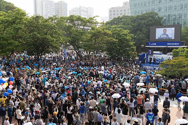 더불어민주당 이재명 대선 후보가 28일 서울 광진구 어린이대공원 정문 앞에서 열린 광진구·중랑구 집중 유세에서 지지를 호소하고 있다. 2025.5.28 [공동취재] [사진=연합뉴스]