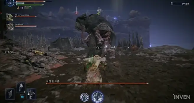 ▲ 방어진을 전개하는 수호자의 아츠. 짧은 시간 무적이 된다