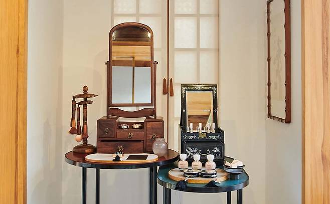 Powder room at House of Sulwhasoo Bukchon (Sulwhasoo)
