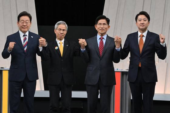 From left, Lee Jae-myung of the Democratic Party, Kwon Young-kook of the Democratic Labor Party, Kim Moon-soo of the People Power Party and Lee Jun-seok of the minor Reform Party pose for a photo ahead of their third and final debate at the MBC studio in Mapo District, western Seoul, on May 27. [JOINT PRESS CORPS]