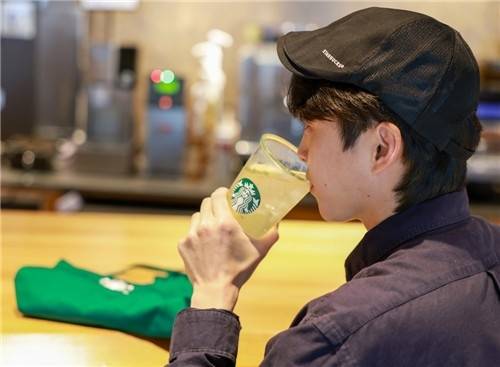 스타벅스 코리아는 올해 들어 이달까지 파트너(매장 직원) 2만3000명이 가장 많이 마신 음료가 ‘쿨 라임 피지오’라고 28일 밝혔다. [사진 = 스타벅스 코리아 제공]